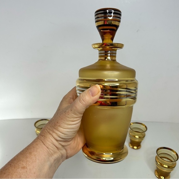 Amber Glass Gold Silver Stripes Decanter With 3 Cordial Glasses Barware - Picture 6 of 12